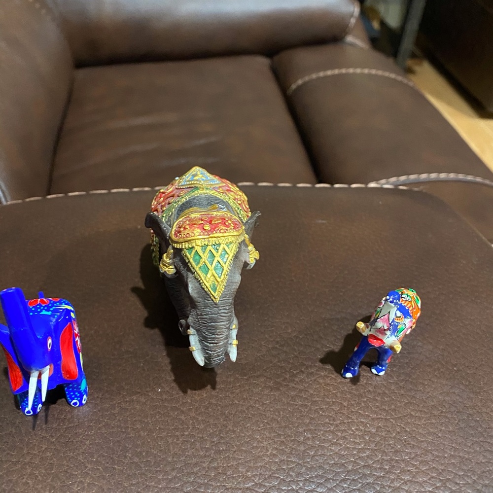 Good luck hand crafted elephant set